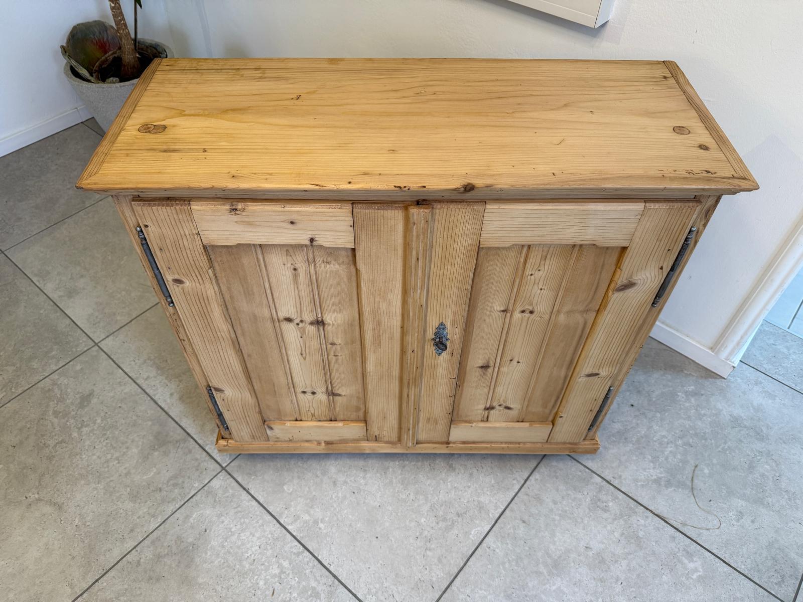 Bäuerliche Anrichte Sideboard Kommode Original Fichtenholz Weichholz G2297