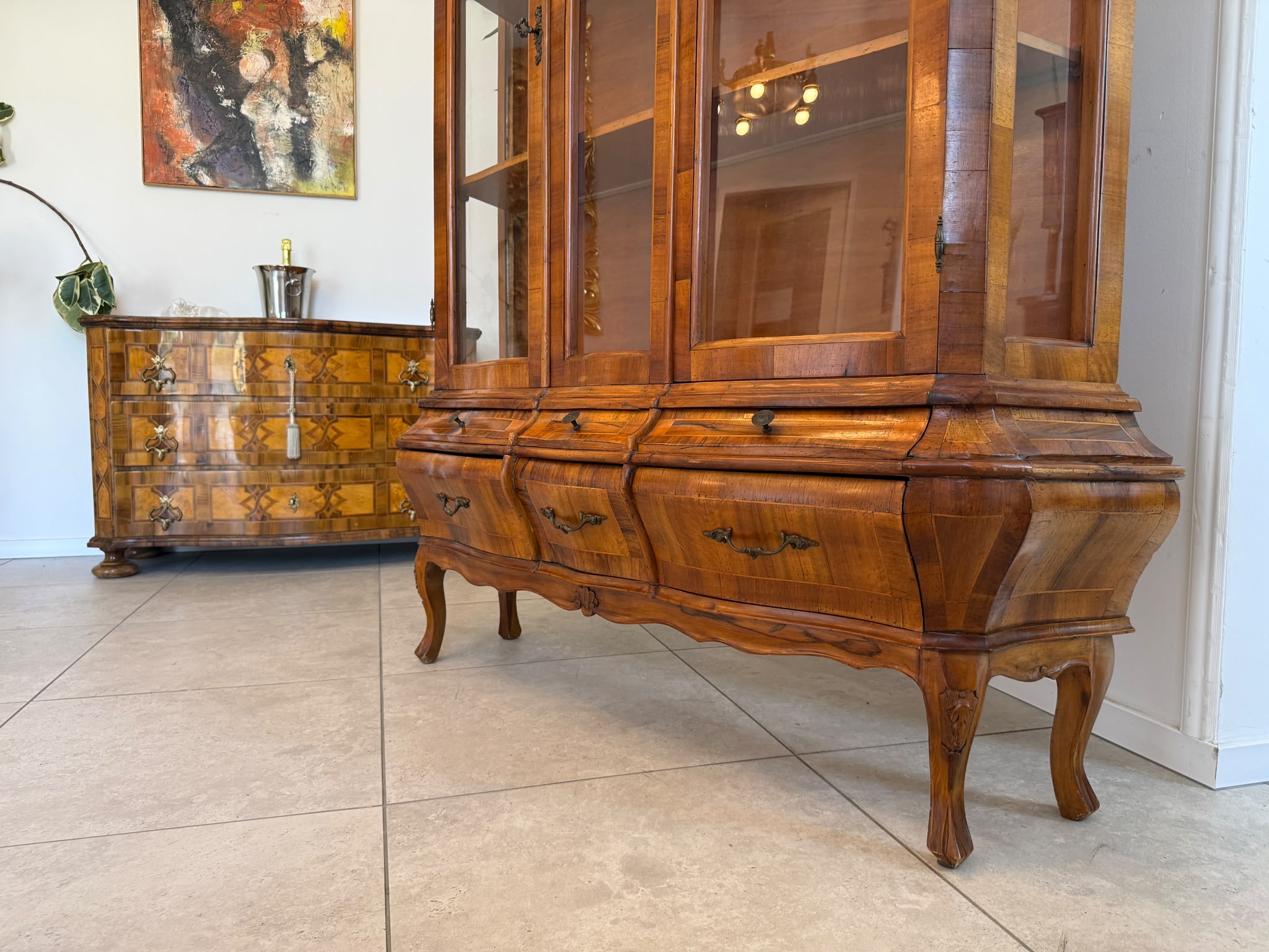 Barockstil Vitrine Intarsiert Nussholz Bücherschrank Stilschrank D2620