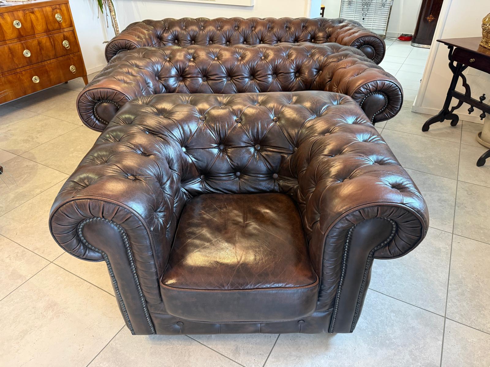 Chesterfield Ensemble 3 teilig Ledersofa Fauteuils Clubmöbel Cultmöbel D2844