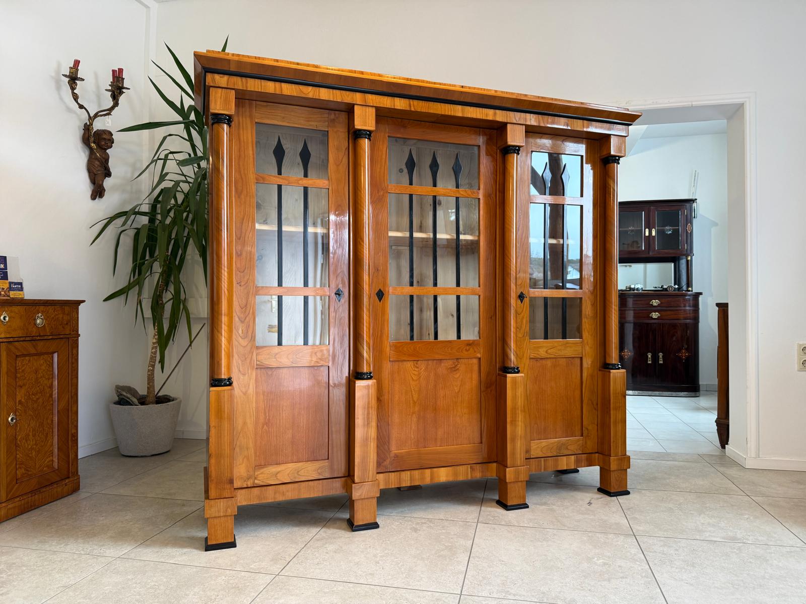 SALE Restaurierte Vitrine Biedermeier Stil Bücherschrank Sammlervitrine D1199