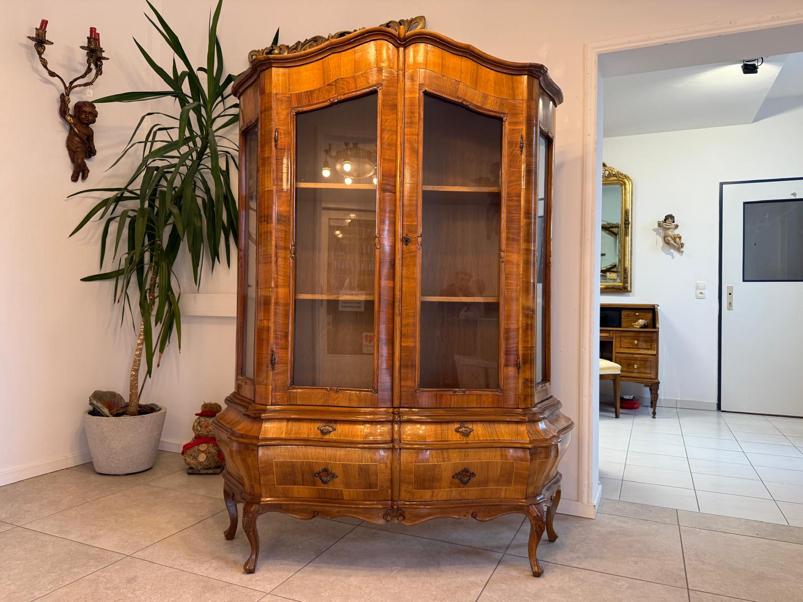 Barockstil Vitrine Intarsiert Nussholz Bücherschrank Stilschrank G2303