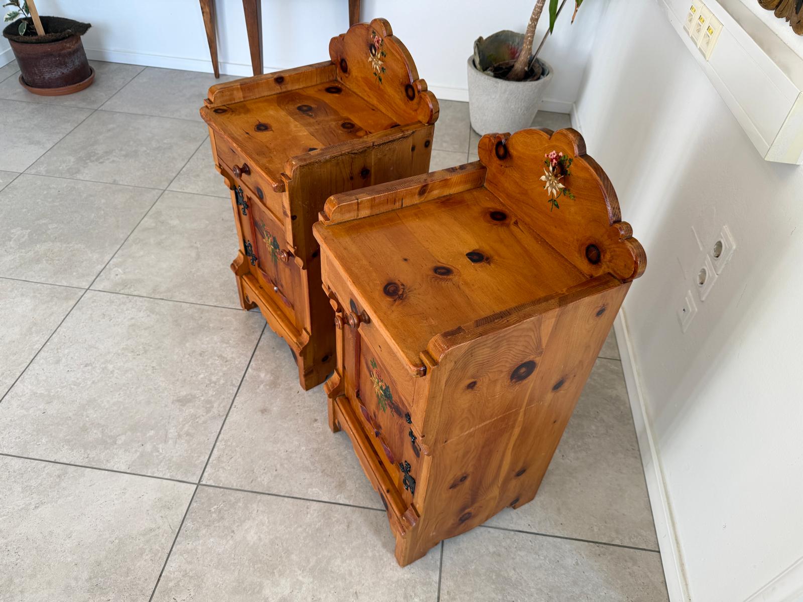 2 bäuerliche Nachtkasterl Naturholzkasterl Zirbenholz G2214