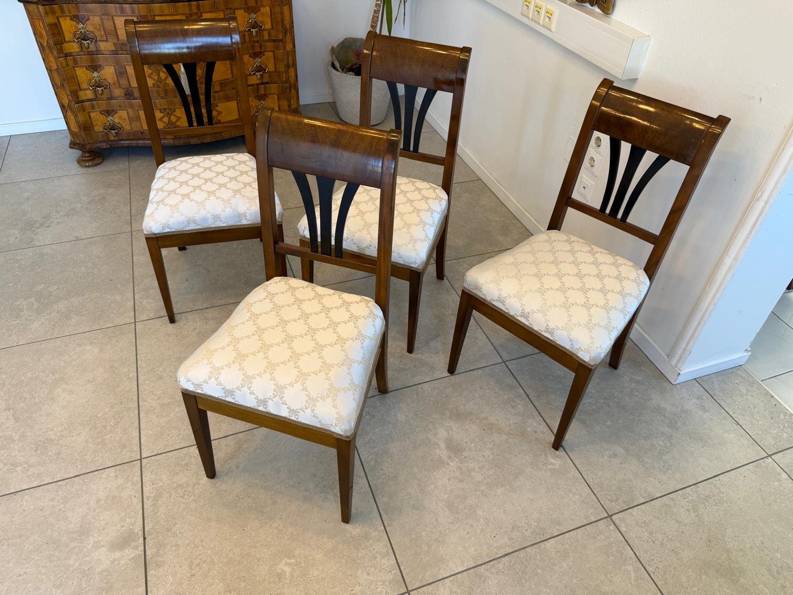4 Stk. Biedermeier Sessel Stühle Antiquiäten Nussholzsessel D2610