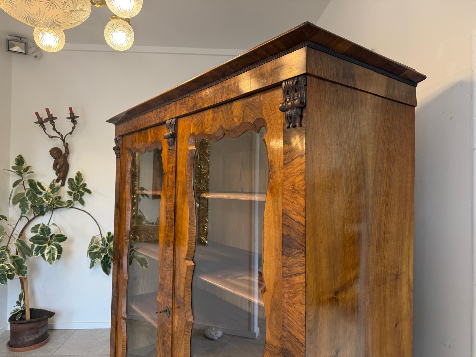 Biedermeier Vitrinenschrank Glasschrank Nussholz Kleiderschrank G2365