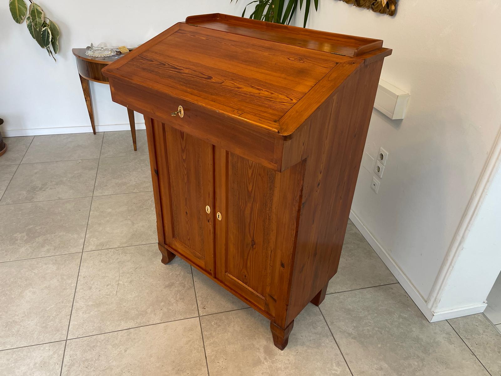 Uriger Naturholz Schreibtisch Schreibpult Zirbenholz Naturholz G1161