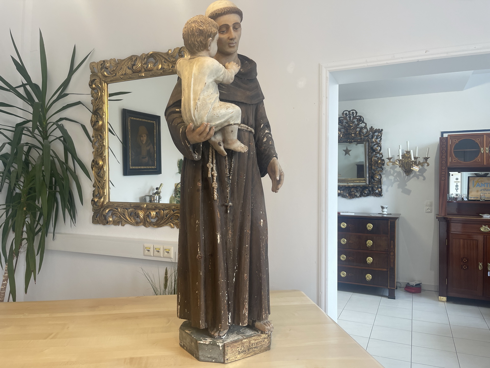 Bauernschrank_568hc7xZBtWVRnd Barocker Antonius mit Kind Holzfigur A4274