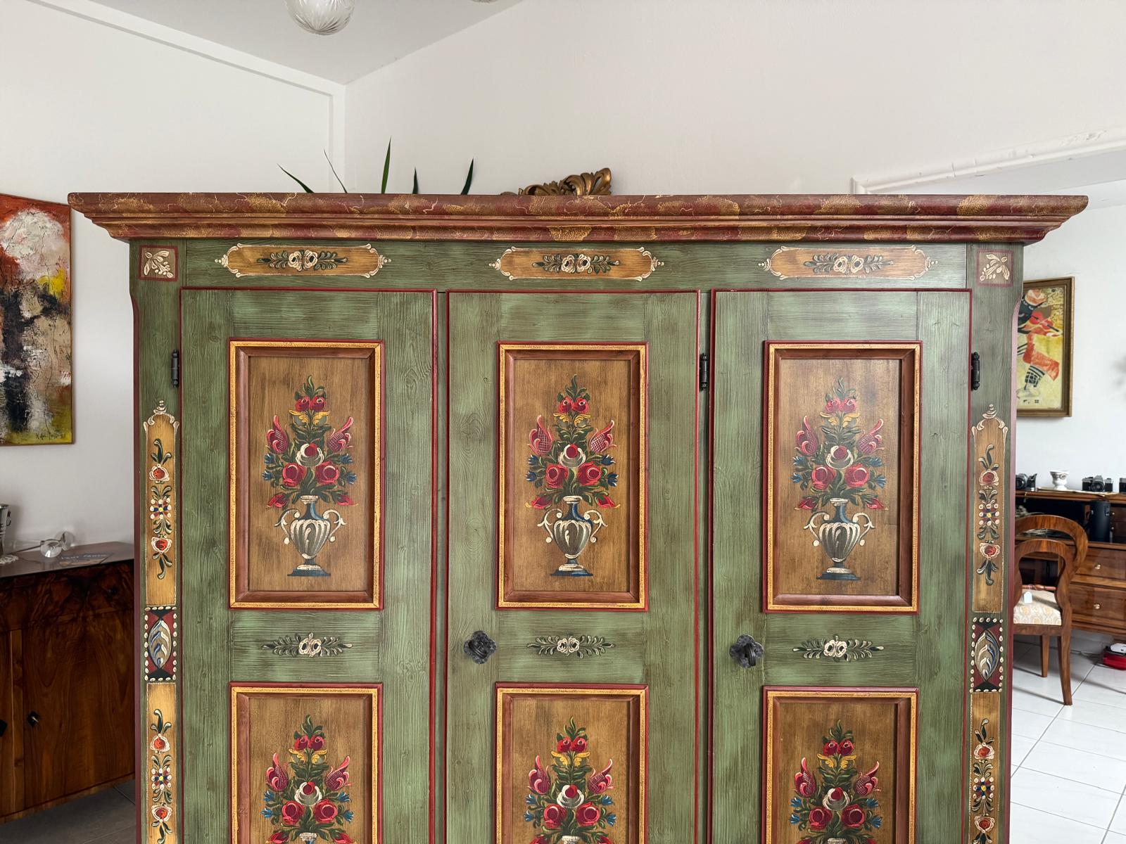 Originaler Voglauer Schrank Bauernschrank Anno 1800 Altgrün G2065