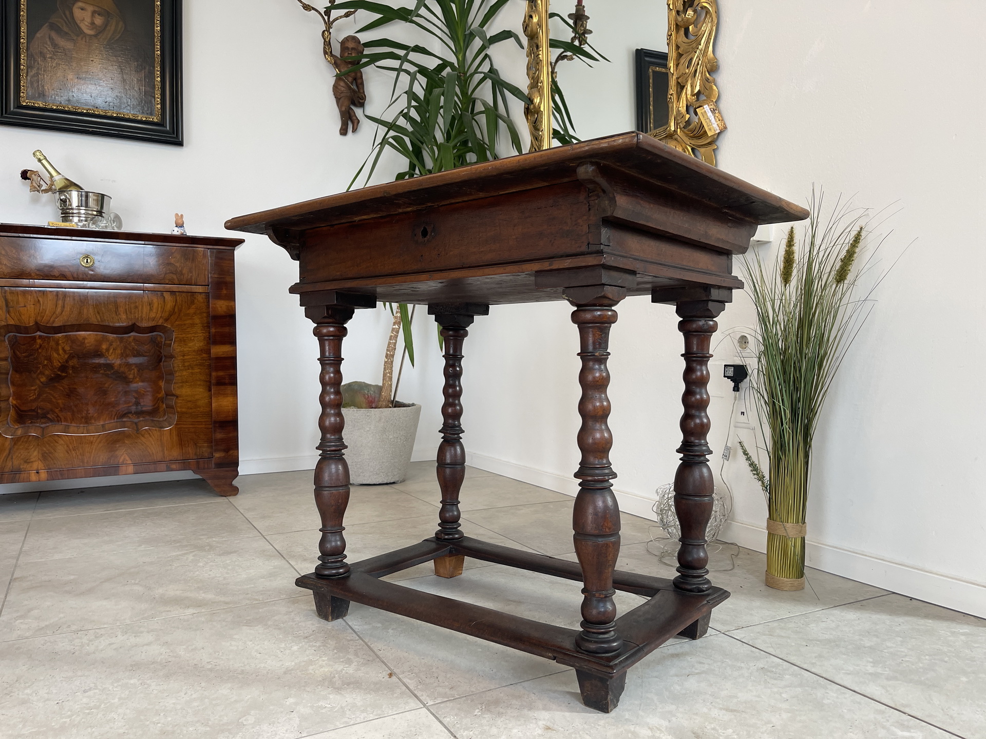Barock-Biedermeier-176 Originaler Barock Beistelltisch Antik Spieltisch aus Nussholz A4195