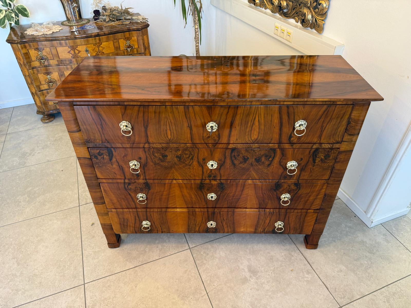 Biedermeier Kommode Nussholz Restauriert Furniert Antiquität D2764