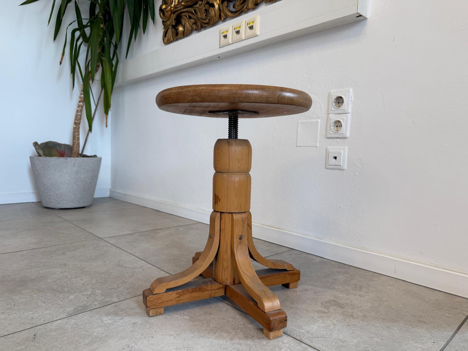 Antiker Jugendstil Hocker aus Holz Metallspindel G2107