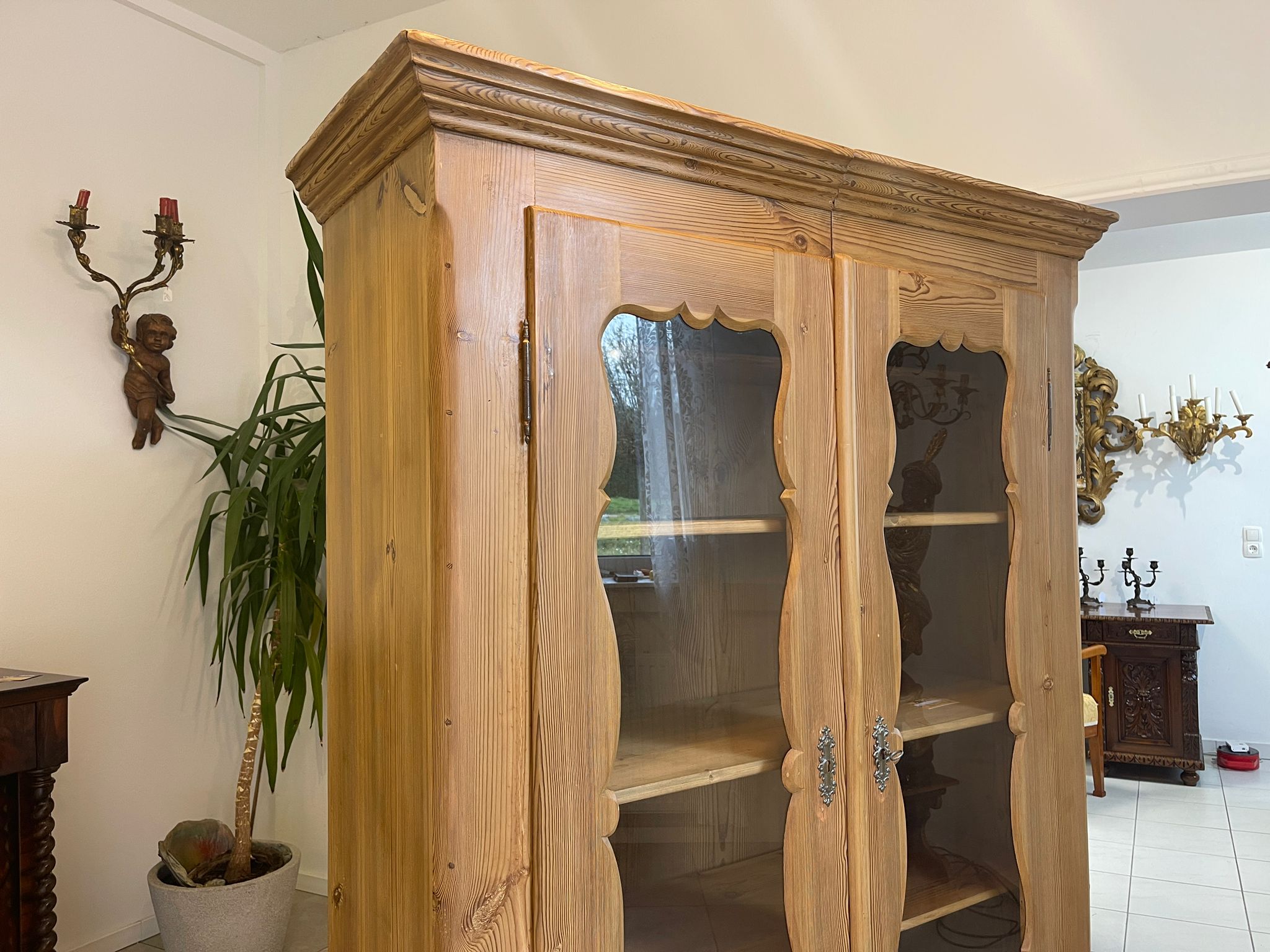 cba4214f-c64c-43ce-8e79-6a3630e2b75e Bauernschrank Bäuerliche Vitrine Bauernvitrine Bücherschrank A5027