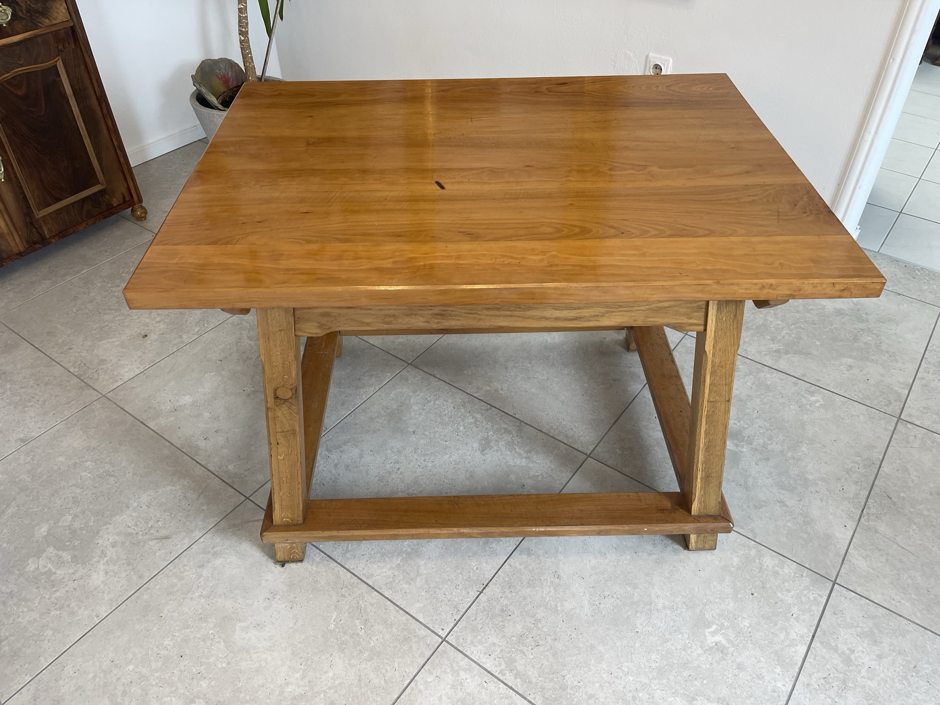 Bauernschrank_196 alter Bauerntisch Massivholztisch Gasthaustisch B1513