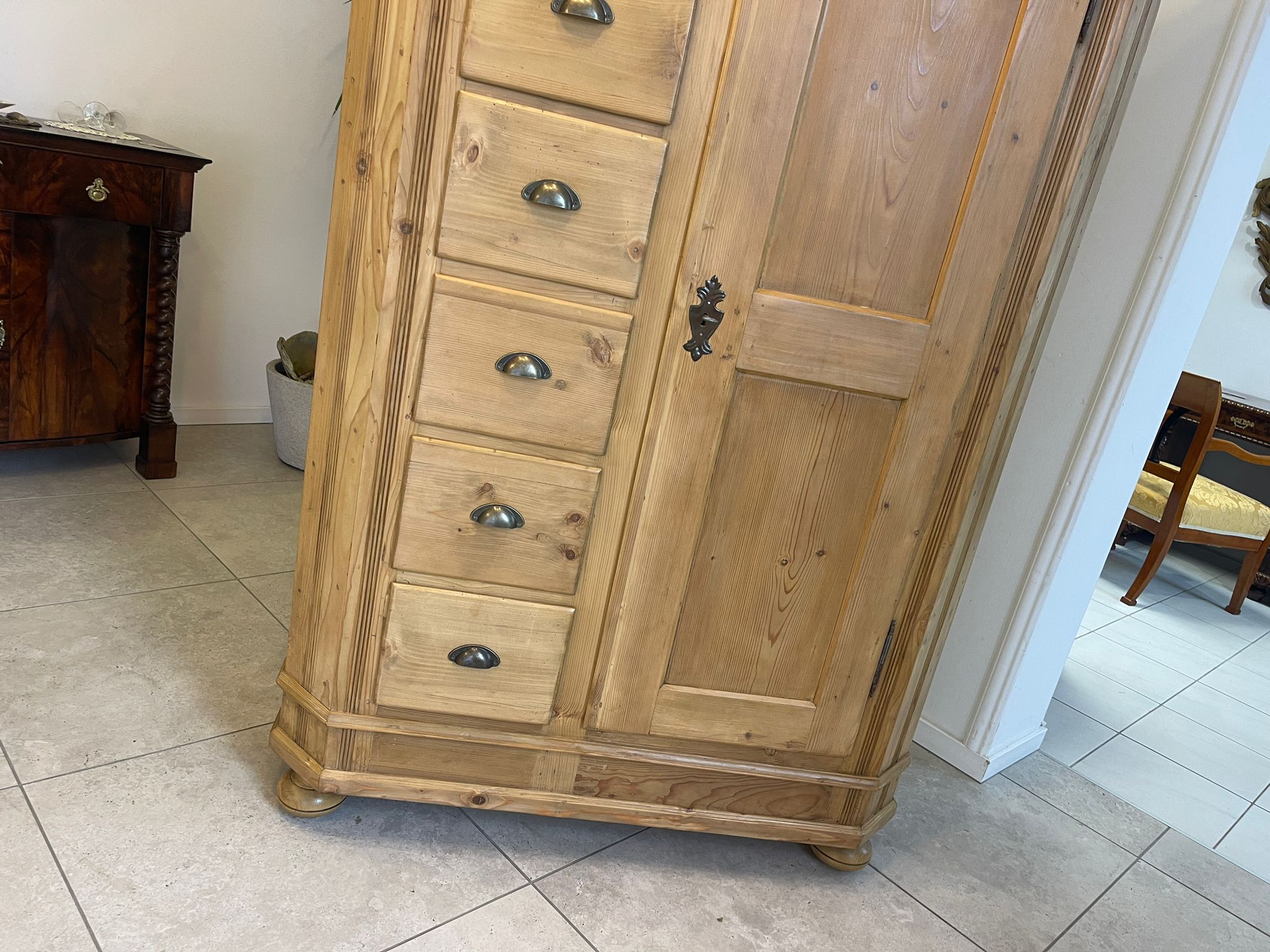 1cabc38b-b999-4327-8215-dd429c842816 ALTER uriger Brotschrank Almerschrank Speiskasten A5037