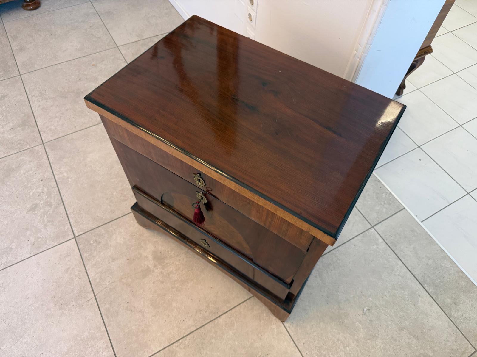 Biedermeier Kommode 3 Ladenkommode Nussholz Antiquität D2760