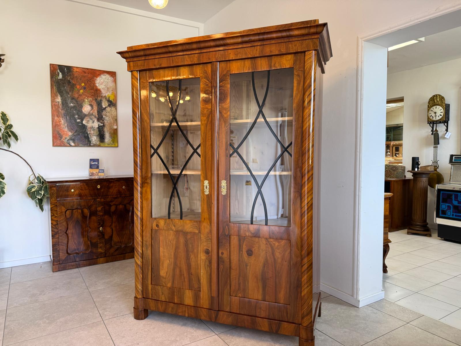 Biedermeier Vitrine Bücherschrank Restauriert Nussbaum Antiquität SALE D2396
