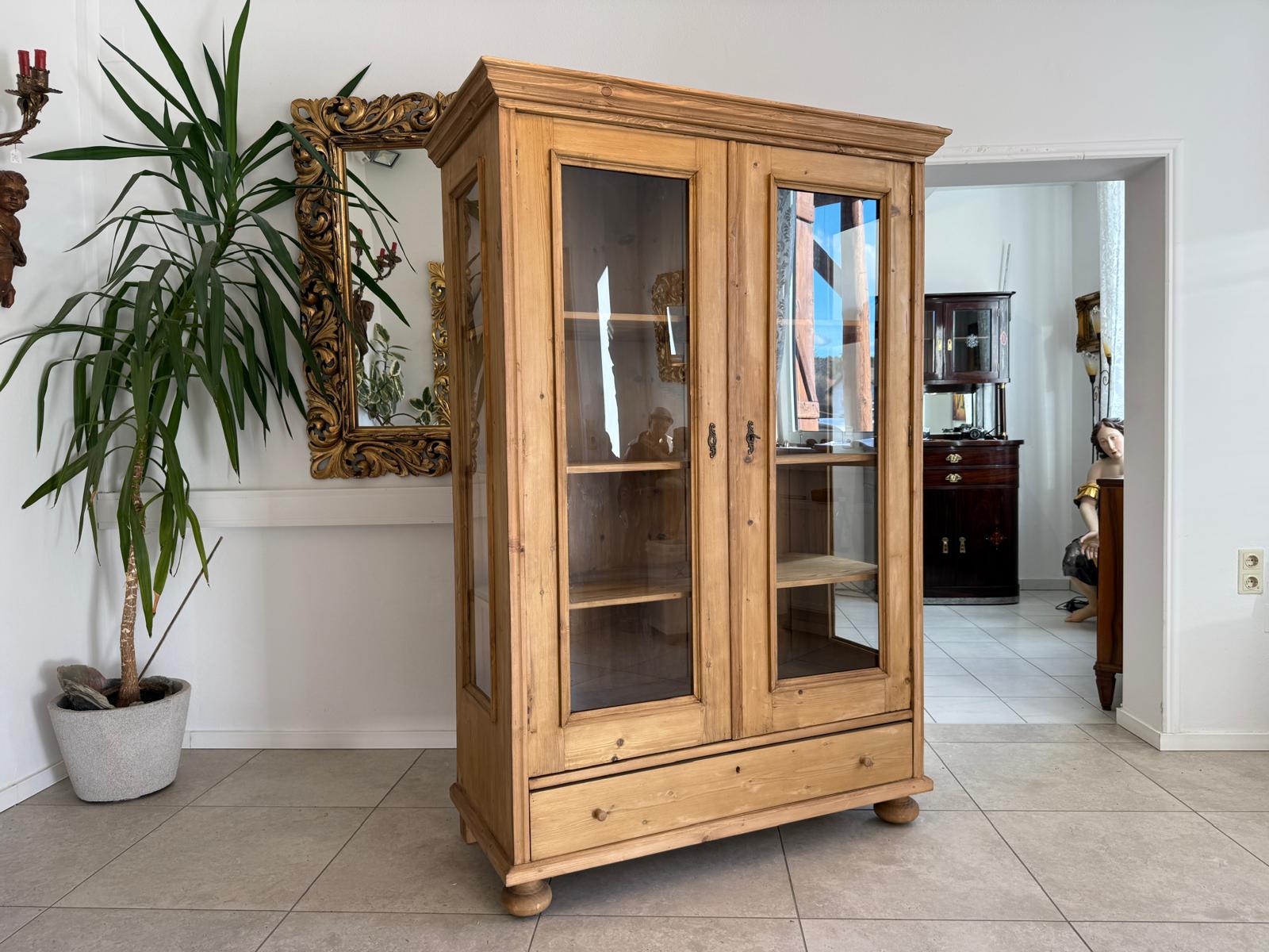 Antike Weichholz Bauernvitrine Vitrine Naturholz Glasvitrine Alte Bauernmöbel D1184