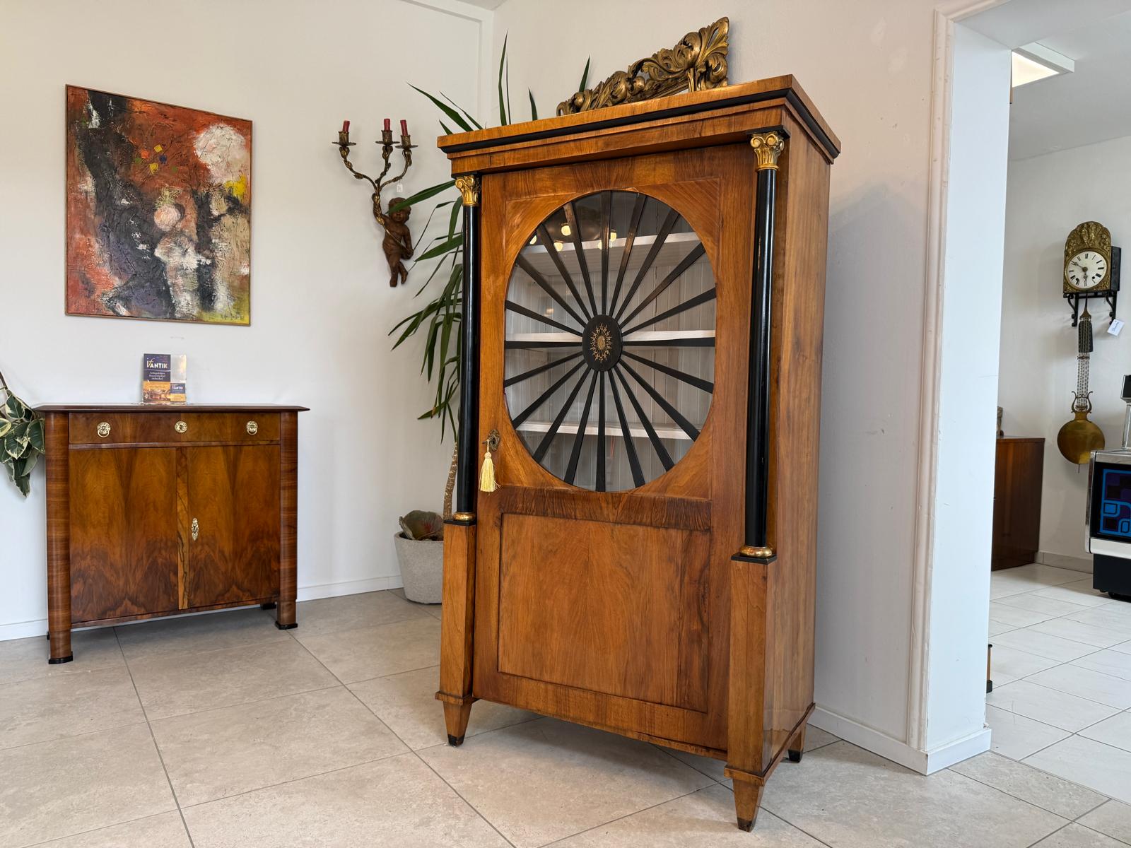 Empire Vitrine Sonnenvitrine Bücherschrank Bibliotheksschrank Nussholz D2355