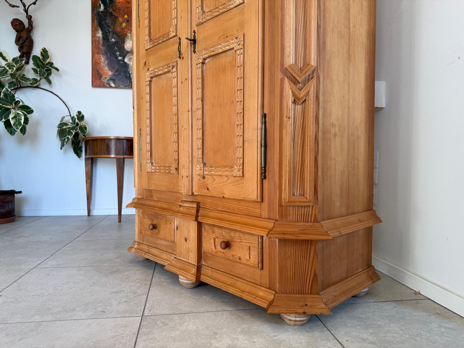 Bauernschrank Landhausschrank Barockstil Kleiderkasten Weichholz Alt & Antik G1051