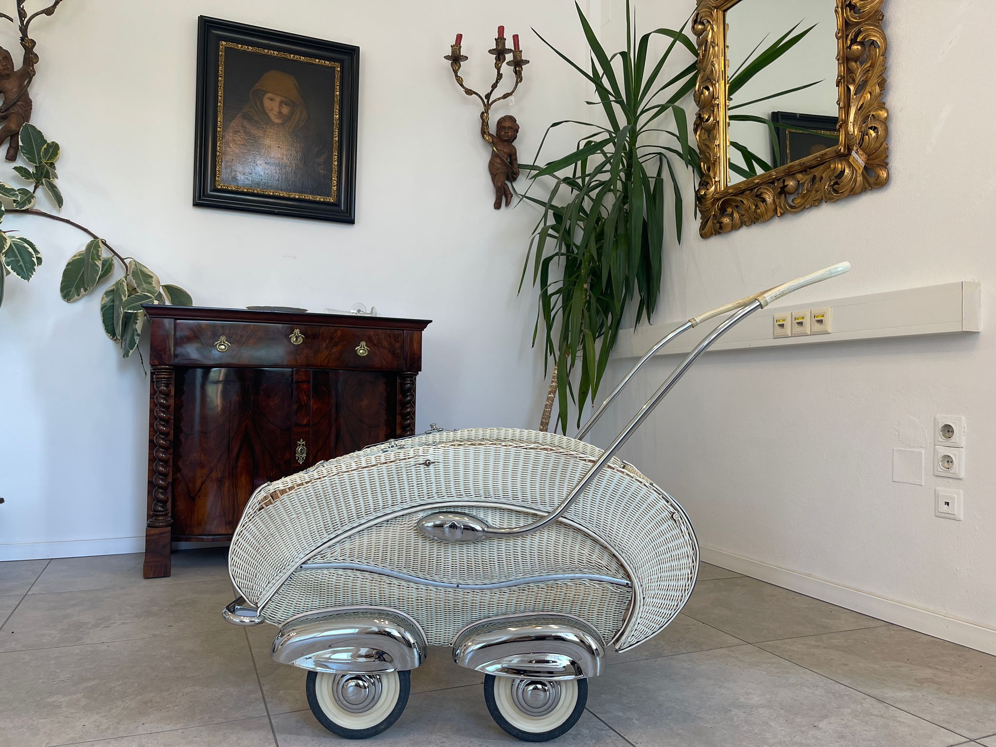 683afa2c-42ee-4bd9-ade9-181e6f20001f Vintage Wicker Kinderwagen Buggy Korbpuppen Wagen - Klassischer, geflochtenem Korb, restauriert Stin01