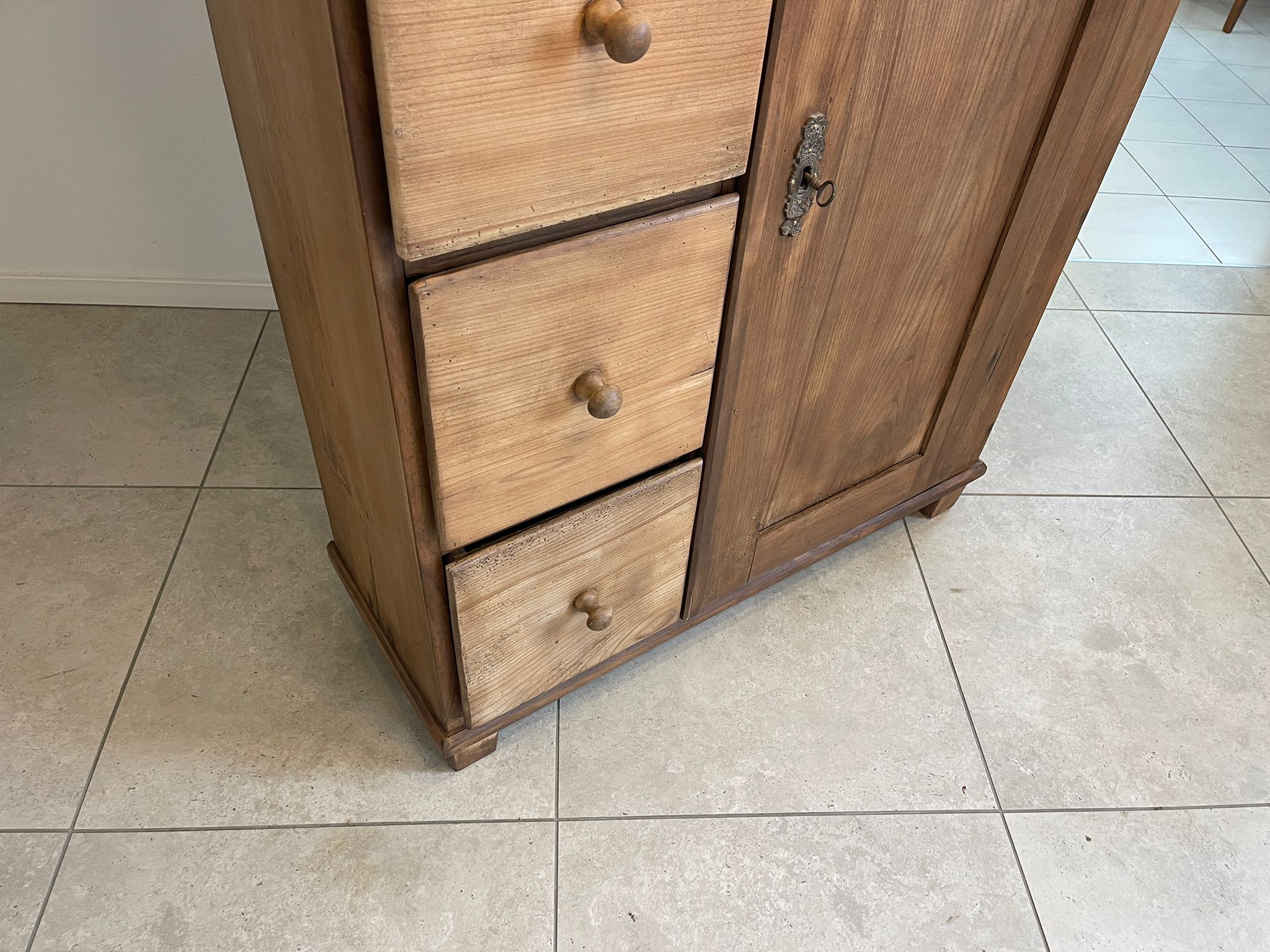 ALTER uriger Brotschrank Almerschrank Speiskasten G1038