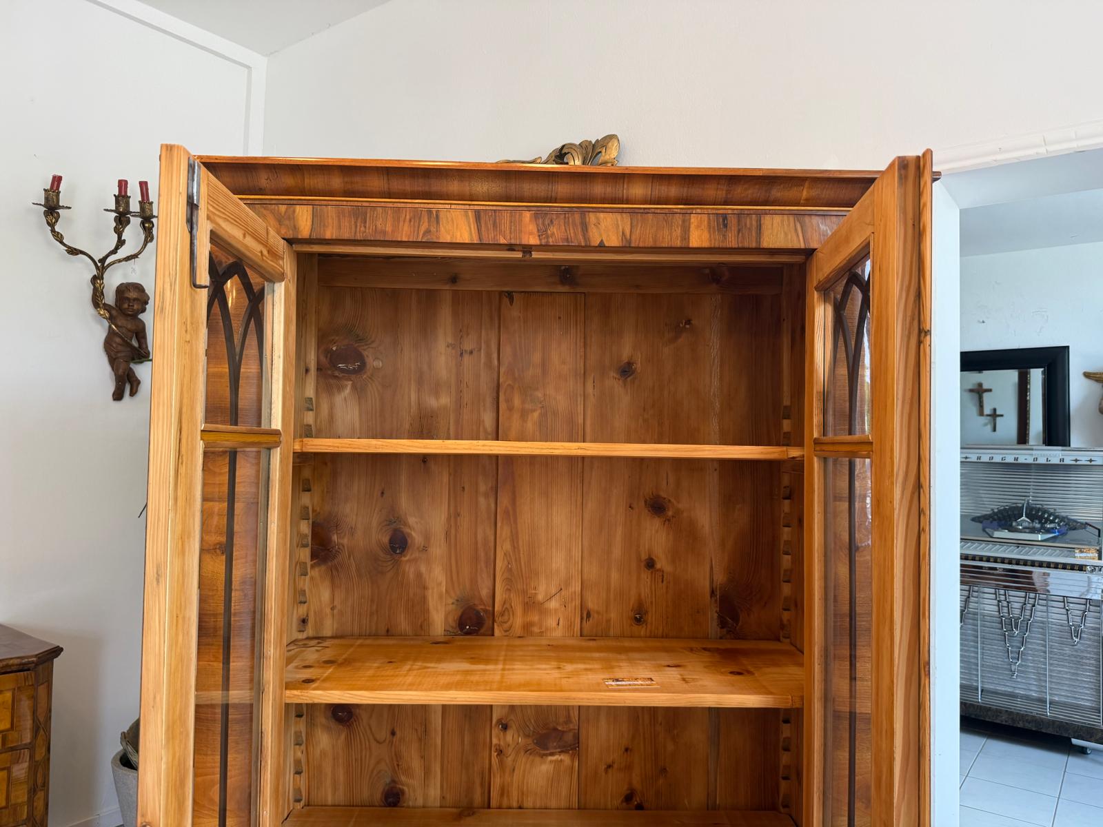 Biedermeier Vitrine Bücherschrank Restauriert Nussbaum Antiquität SALE D2675
