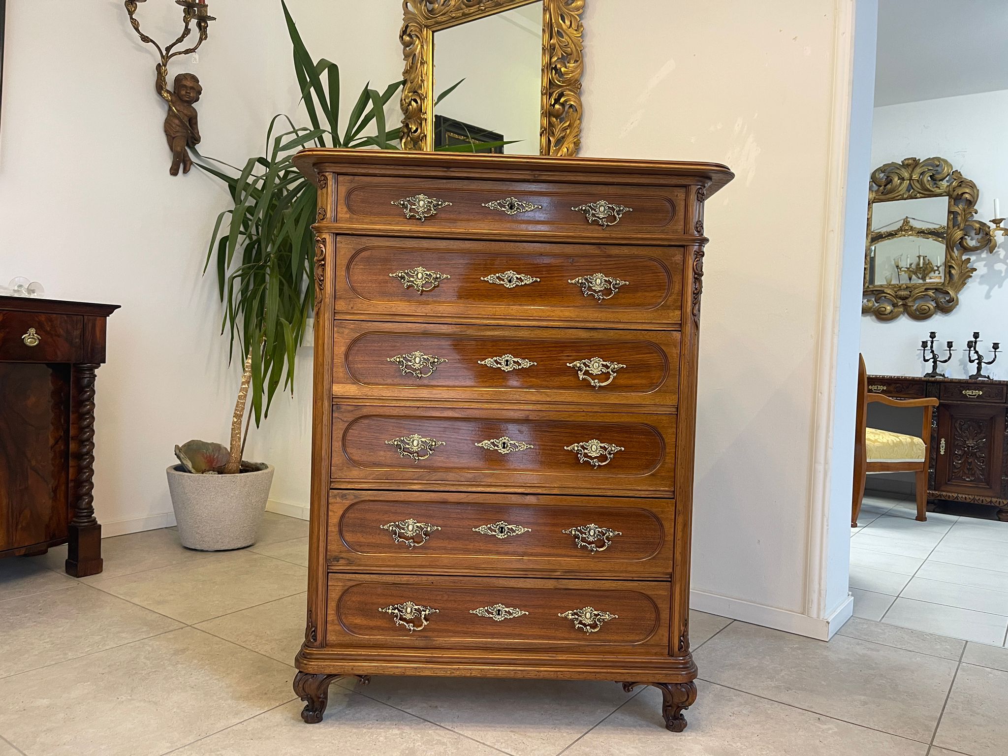 ddf6e124-b146-4621-9af8-9d2d14087f7e-1 Gründerzeit Wochenkommode Nussholz Ladenschrank Restauriert A5005