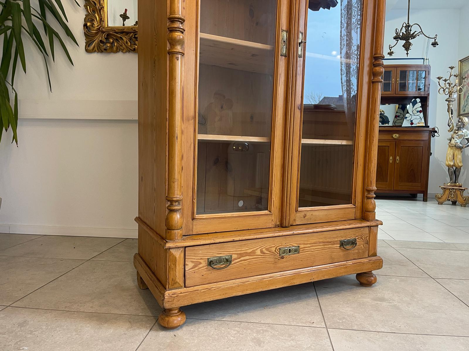 Bäuerliche Vitrine Bauernvitrine Bauernschrank Naturholz Bücherschrank Bauernmöbel G1155