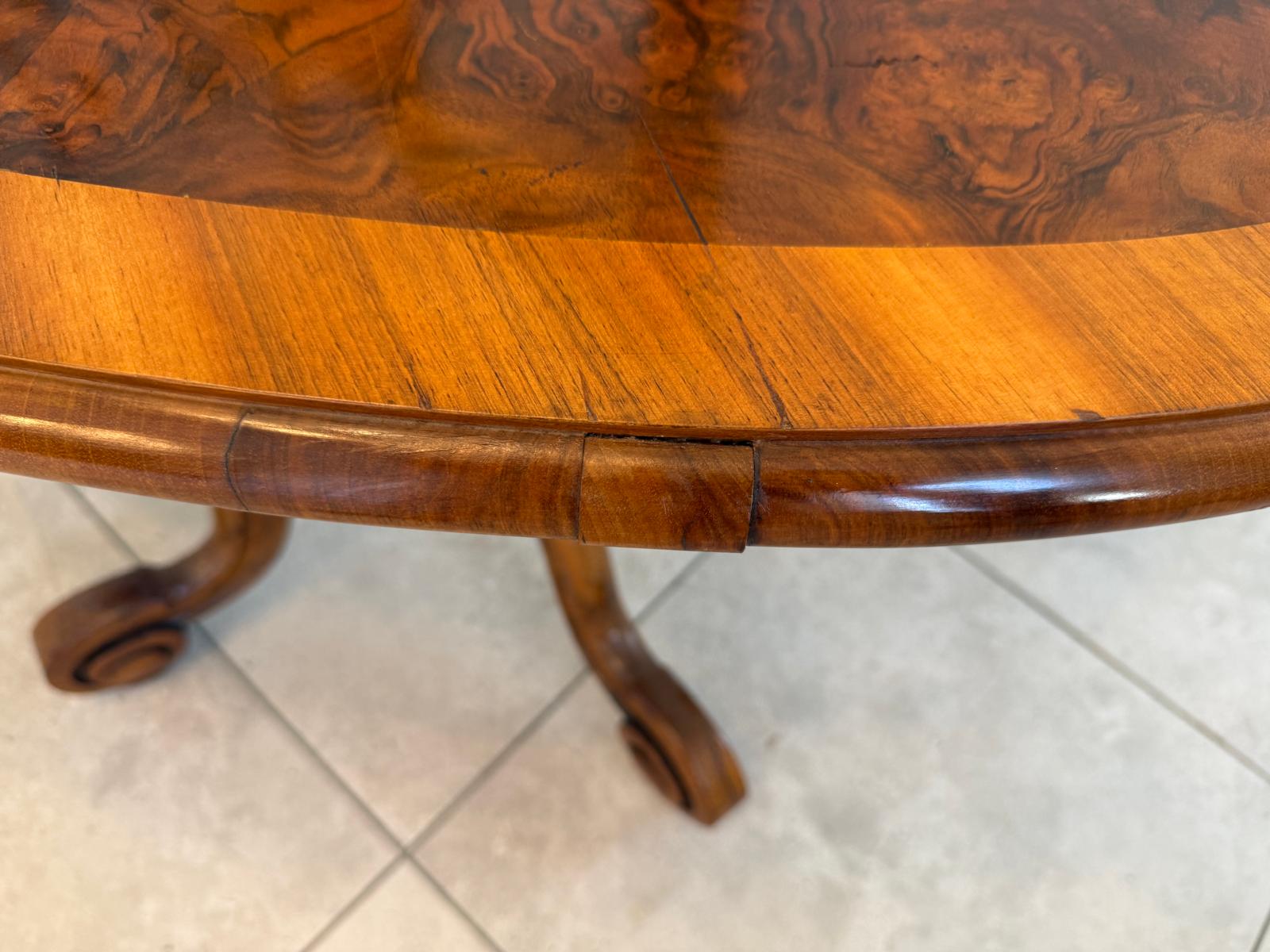 OvalerSpätbiedermeier Tisch Beistelltisch Nussholz Furniert D2809
