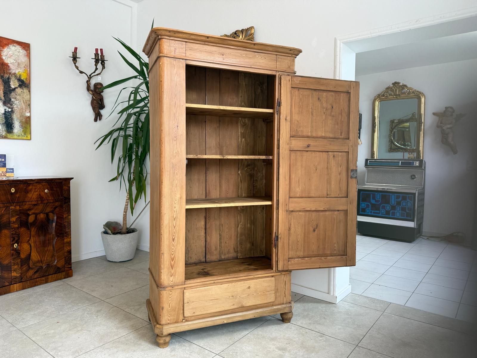 Bäuerlicher Kleiderschrank Naturholz Bauernschrank Bauernmöbel Kasten D2412