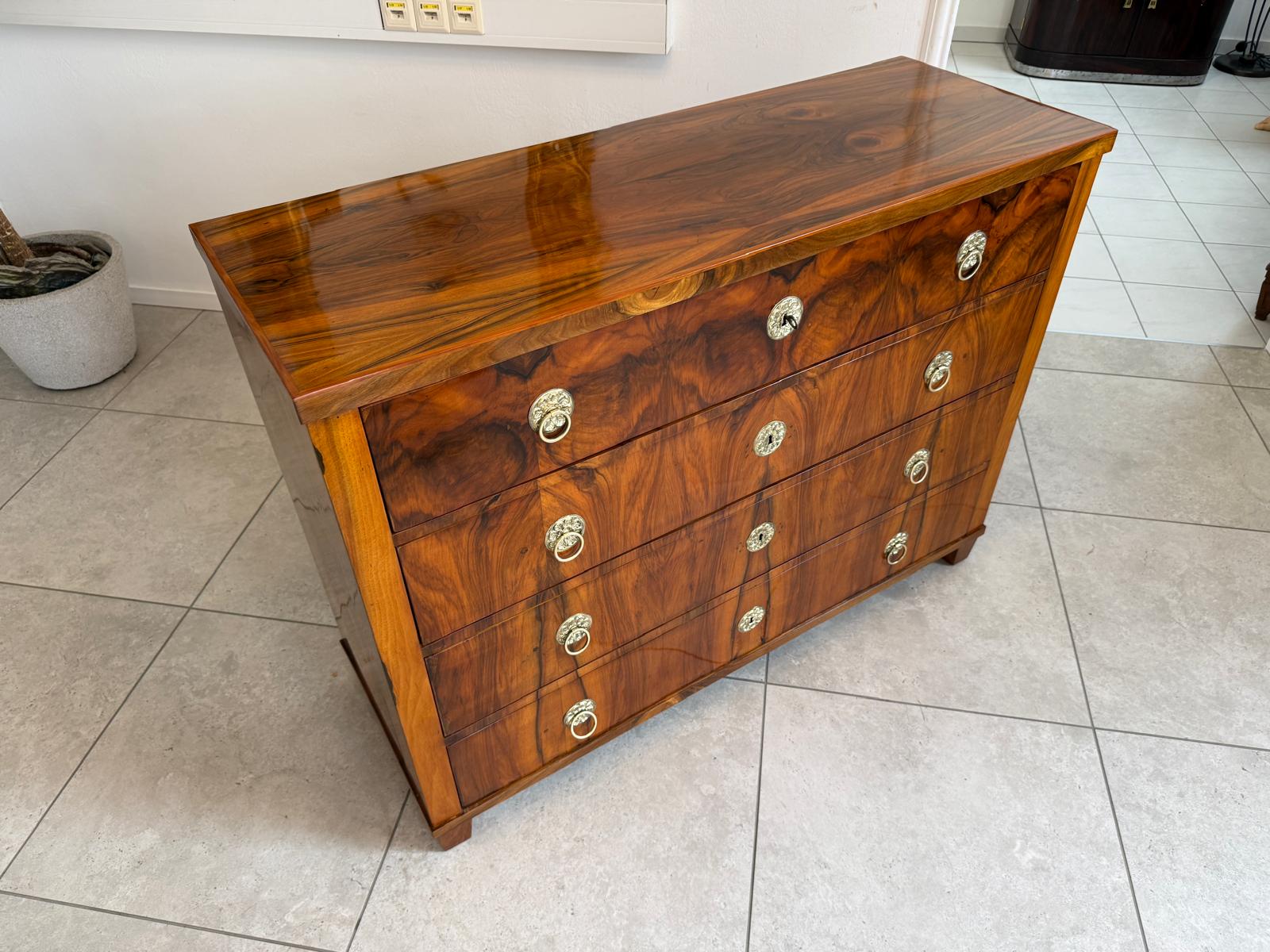 Biedermeier Kommode Nussholz Furniert Restauriert um 1820 D2869