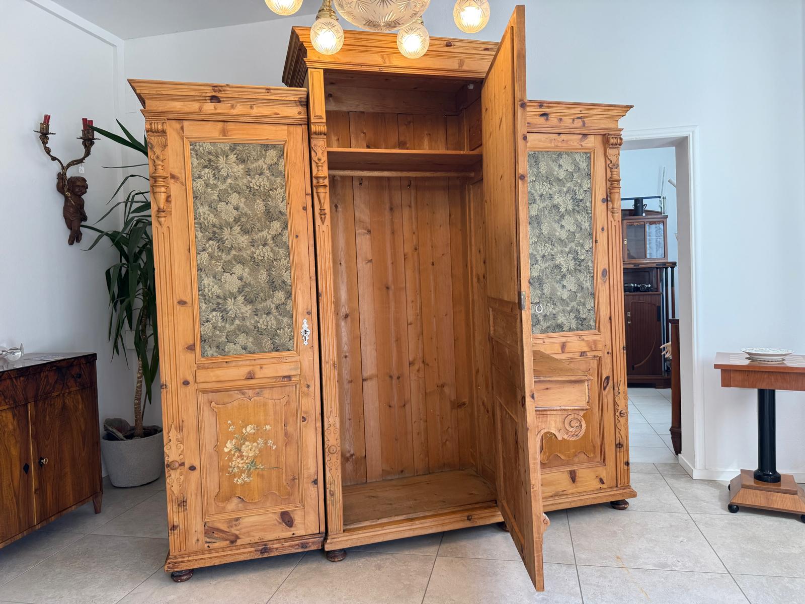 Bäuerlicher Zirbenholz Garderobenschrank Dielenschrank Bauernmöbel  G1957