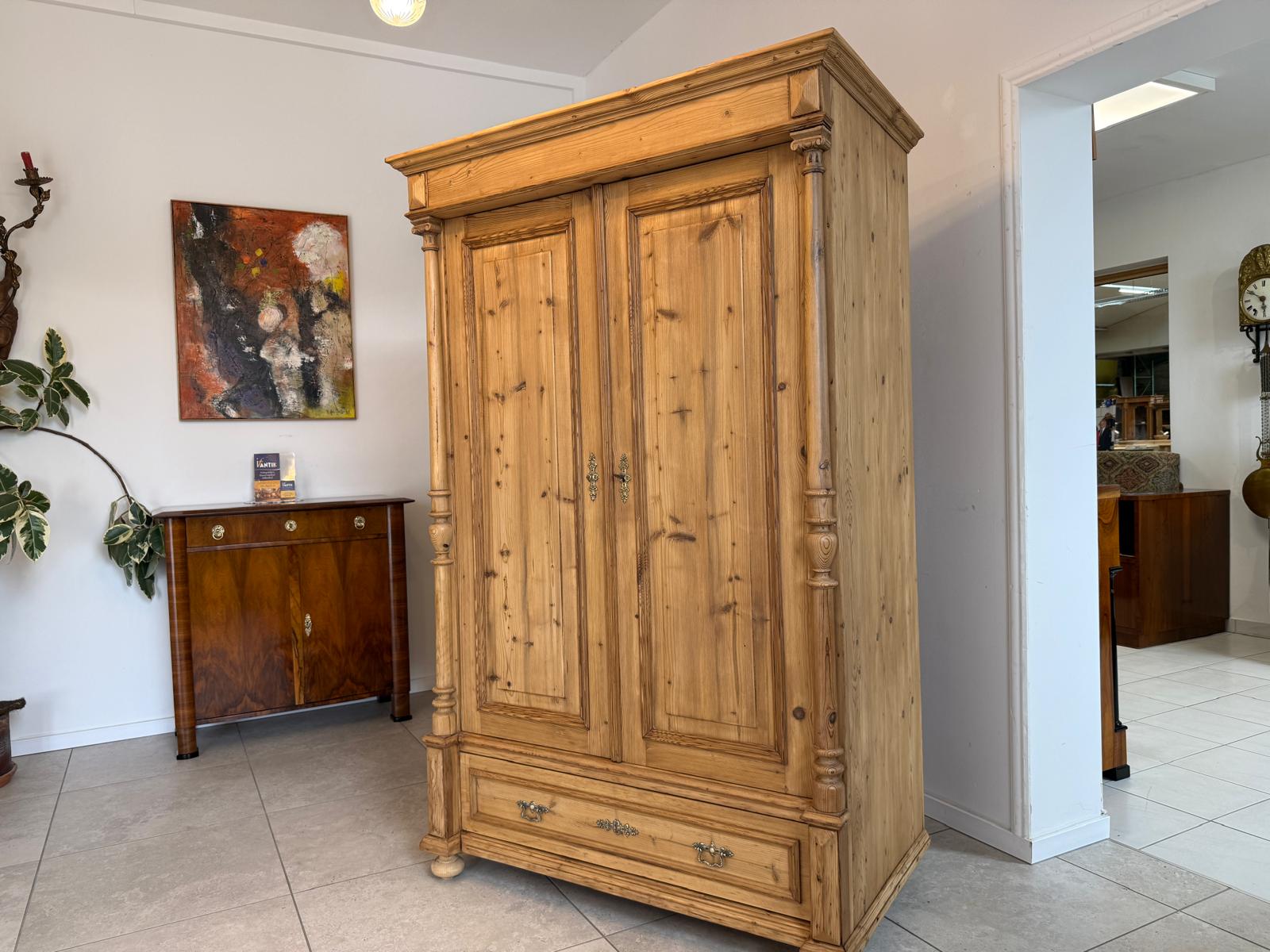 Restaurierter Originaler Gründerzeit Garderobenschrank Säulenschrank Antiquität D2301