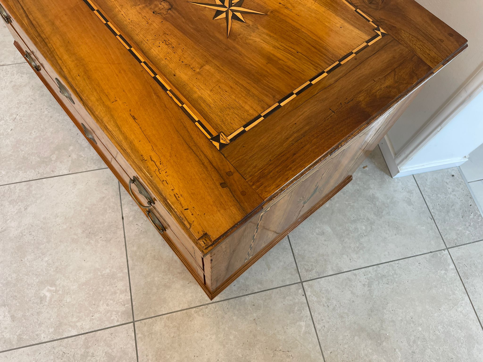 d7cdbdda-4d52-40f9-b411-90262e5b29f2 Sale Marketierte Josefinische Kommode A4691