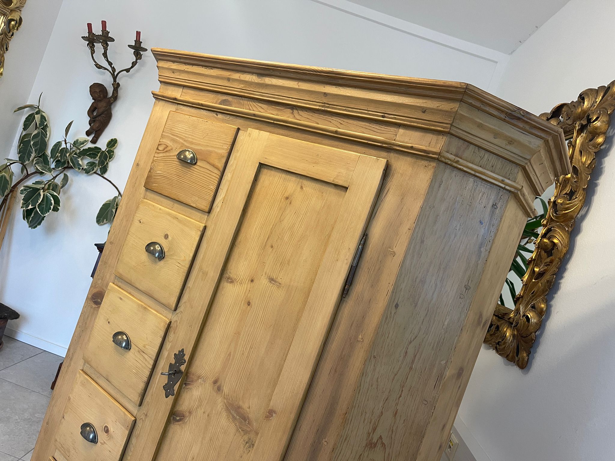 0ff79306-bd27-42b4-8000-1f864f1e6f25 Brotschrank Almerschrank Speiskasten Bauernkasten A5038