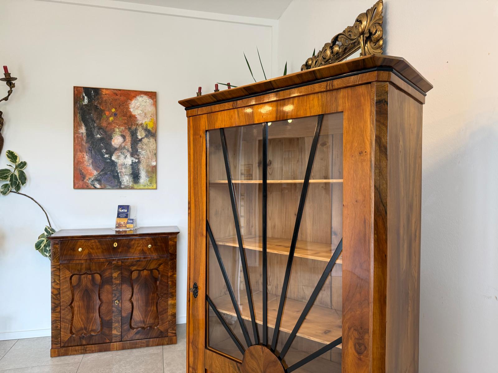 Sale Biedermeier Vitrine Sonnenvitrine Bücherschrank Bibliotheksschrank Nussholz D2477