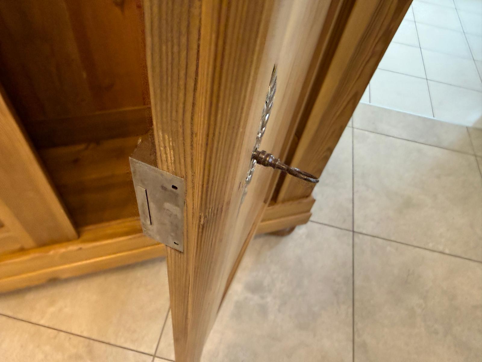 Originaler Bauernschrank Biedermeierschrank Hallenschrank Bauernkasten D1023