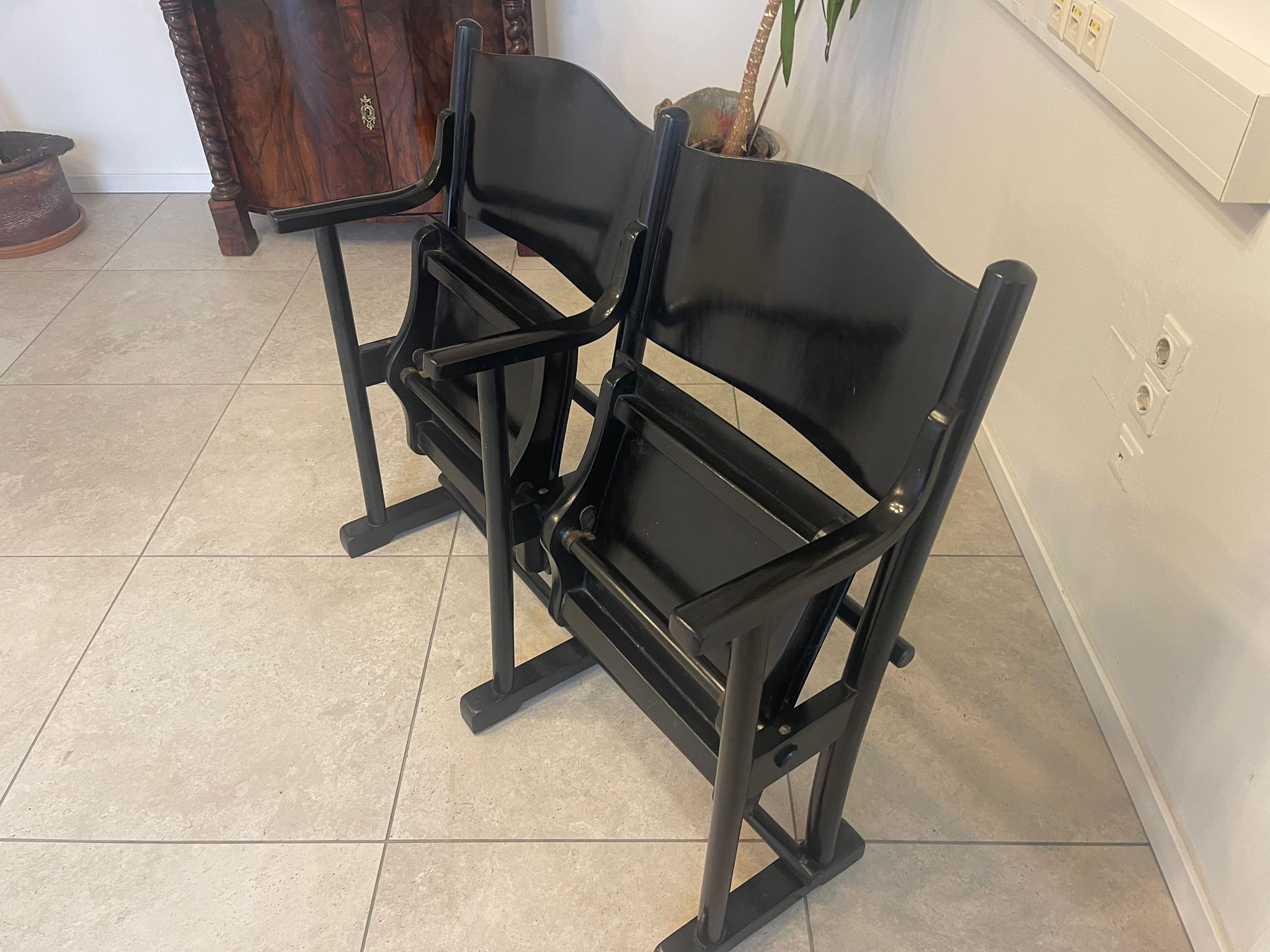 c1399eb5-aa2d-46fc-b7e8-70d35cade350 Praktische Kinostuhlreihe 2er Kinosessel Klappstuhl Vintage A5000