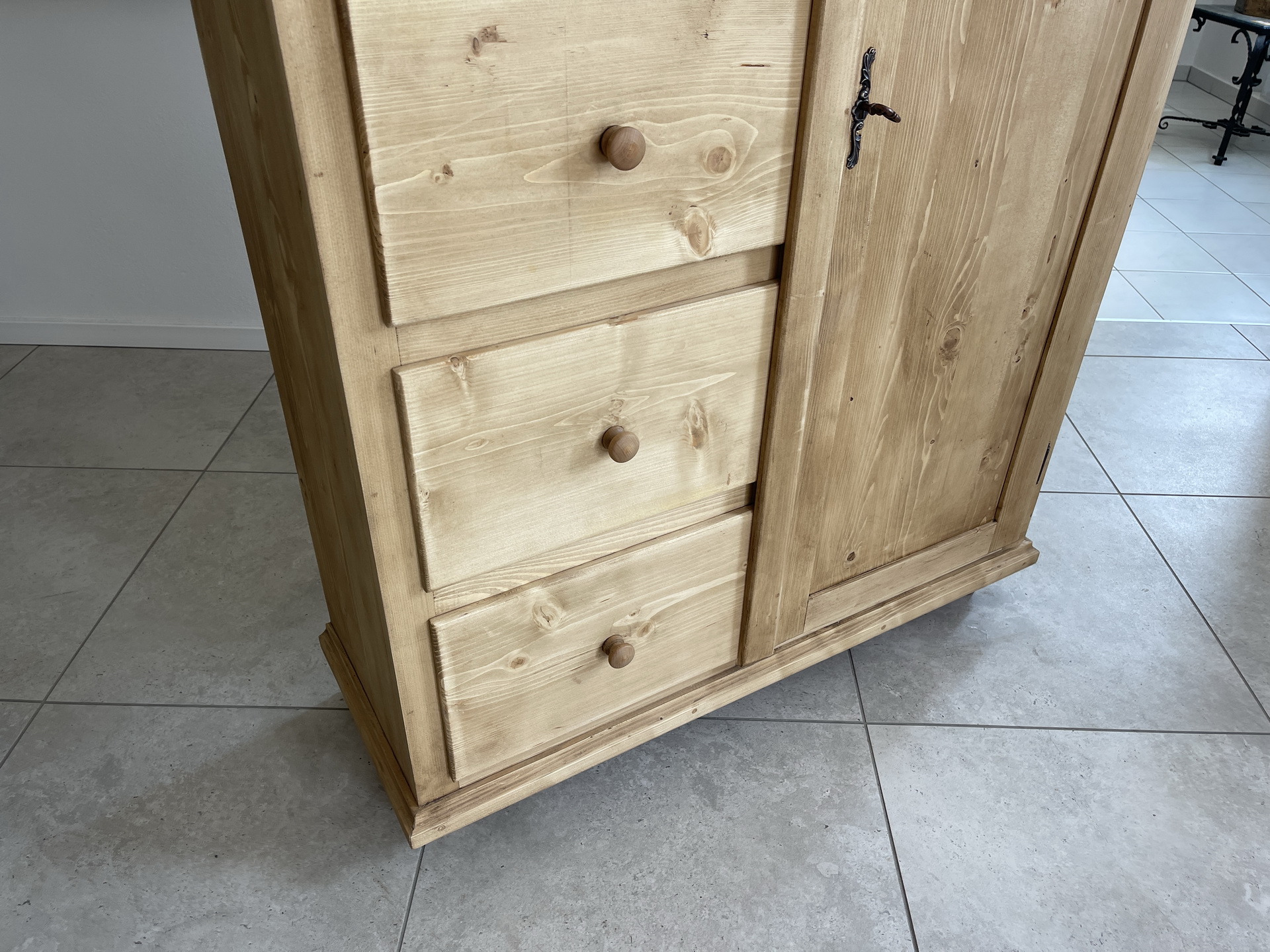 IMG_8016 Antiker Brotschrank Almerschrank aus Weichholz mit Patina - Speiskasten A4389