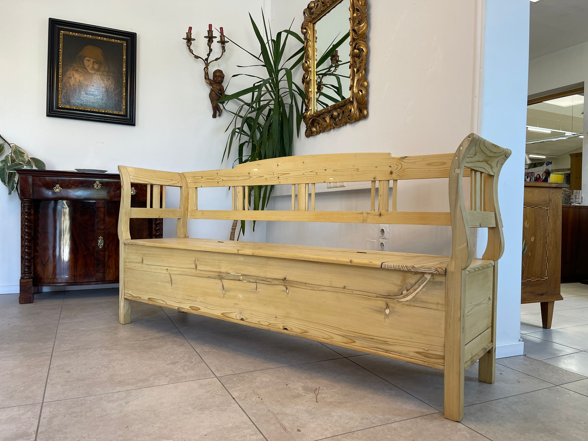 4902bb3a-e99d-4b1c-940a-d9d002f22fe3 Truhenbank Biedermeier Bank Landhausbank Provinziell A4900