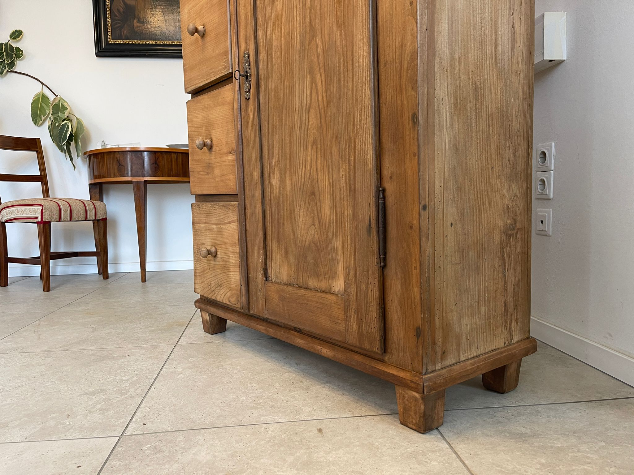 ALTER uriger Brotschrank Almerschrank Speiskasten G1038