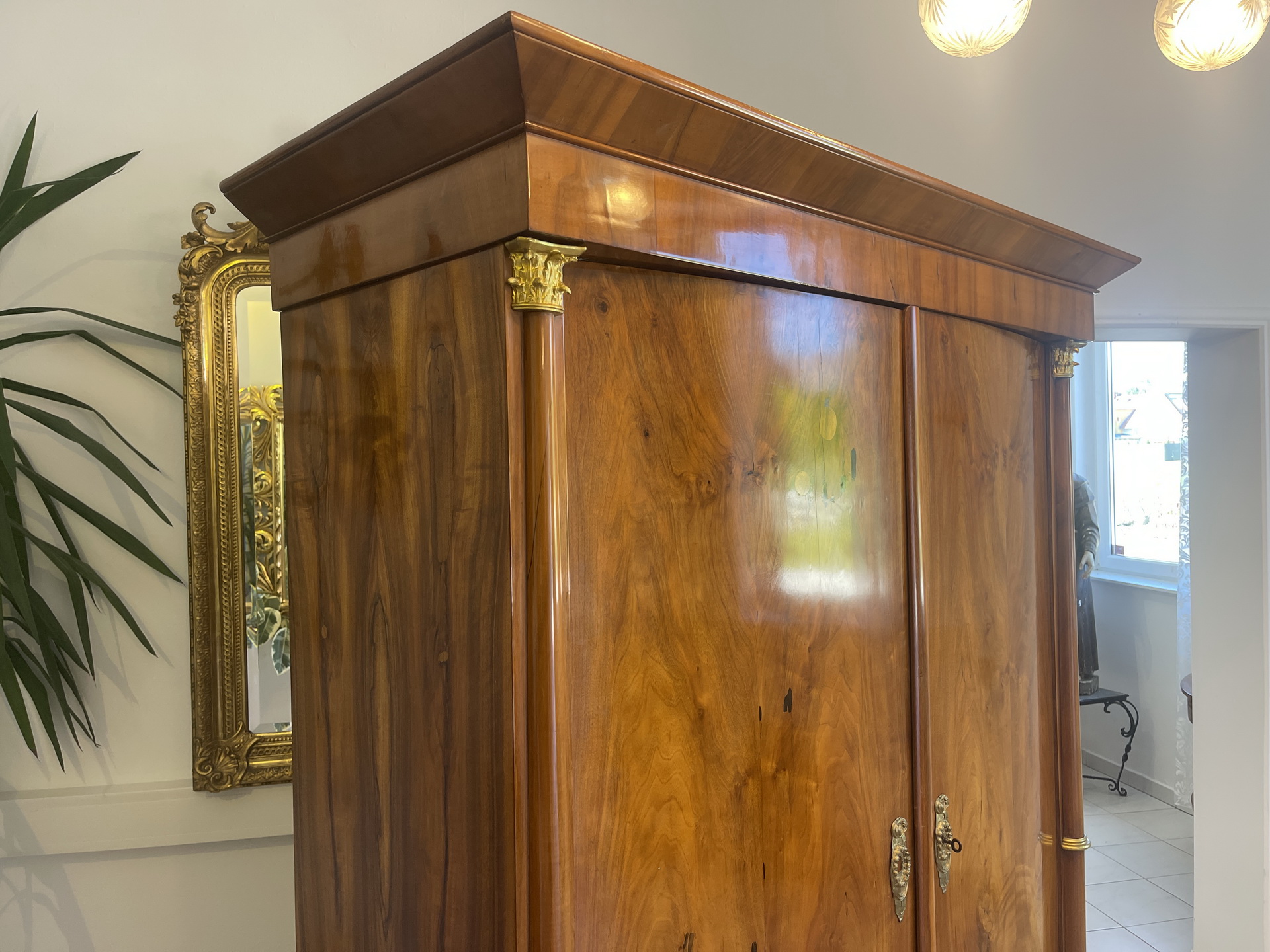 IMG_9641aKXDFsXyB0yP5 Altrestaurierter Empire Säulenschrank Kleiderkasten Nussholz A4468