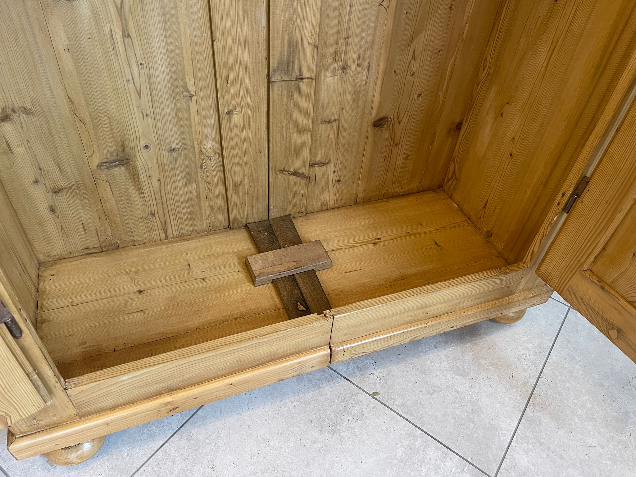 bec39d42-6639-46a3-84d7-e4b5947f9f0f Traum Biedermeier Bauernschrank Naturholzschrank A5026