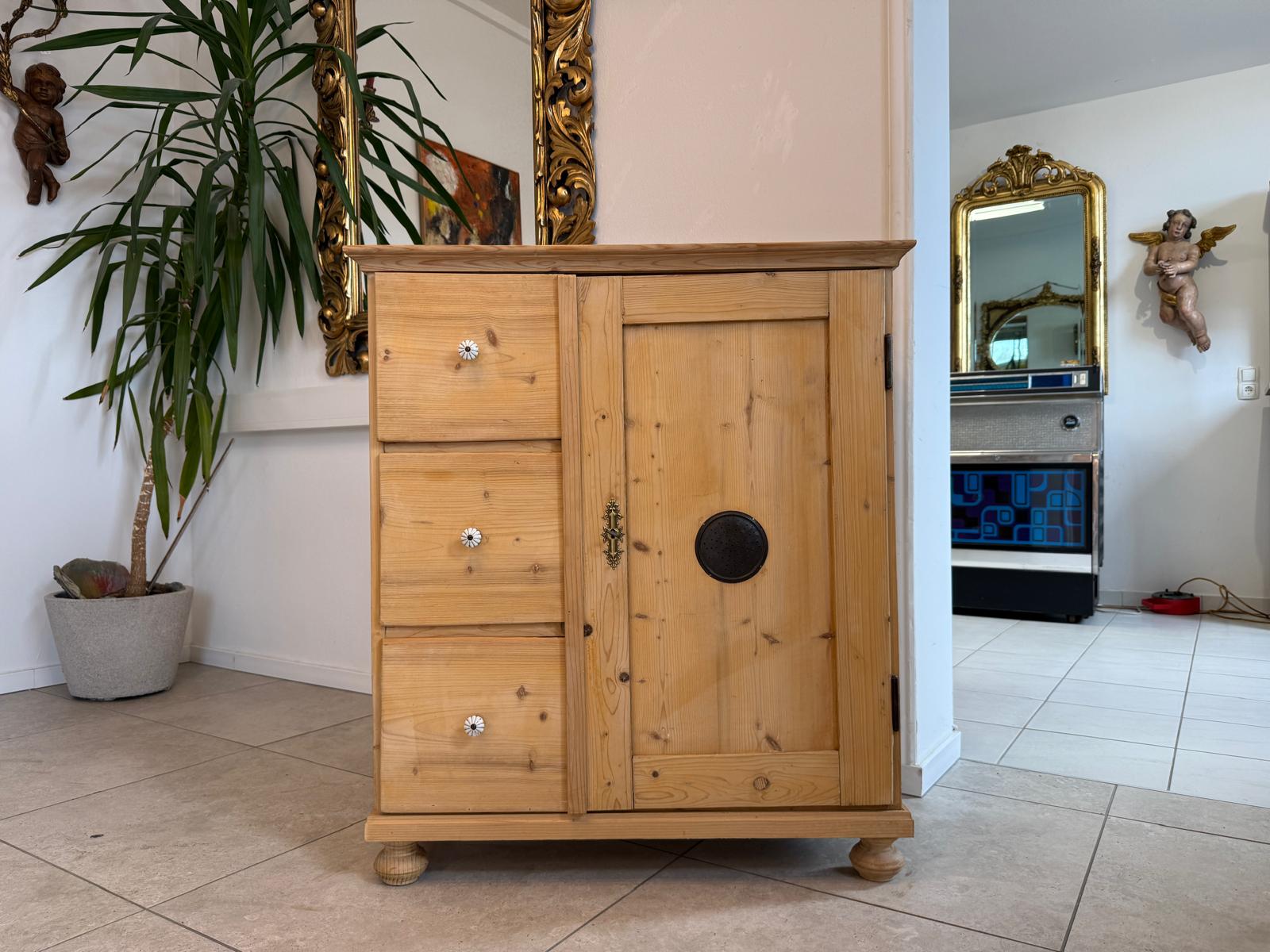 Bäuerlicher uriger Brotschrank Almerschrank Speiskasten Bauernkasten Antik D1202