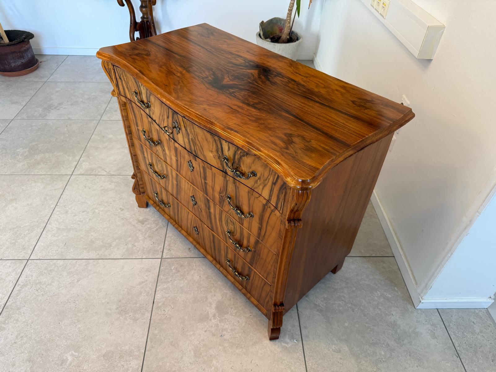 Originaler Nussholzfurnierte Spät Biedermeier Kommode G1788