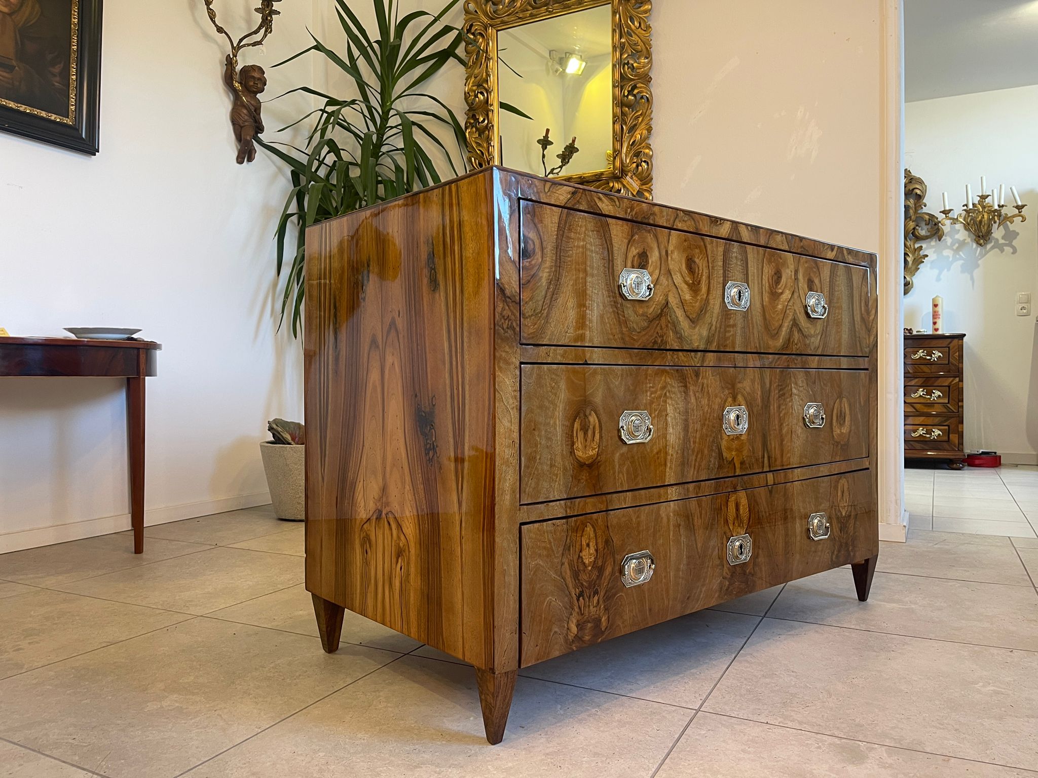 96bfa12c-29e7-482b-9554-2bf4ff4fdece Sale Restaurierte Biedermeier Kommode Nussholz Antiquität A5104