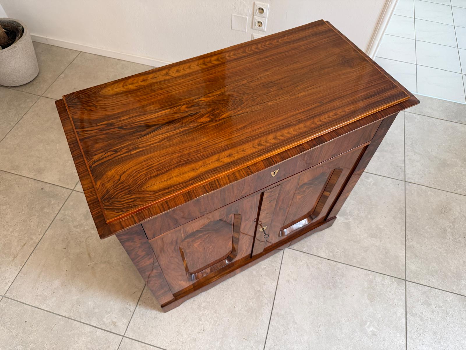 Sale Restaurierte Biedermeier Anrichte Trumeau Nussholz G1832-1