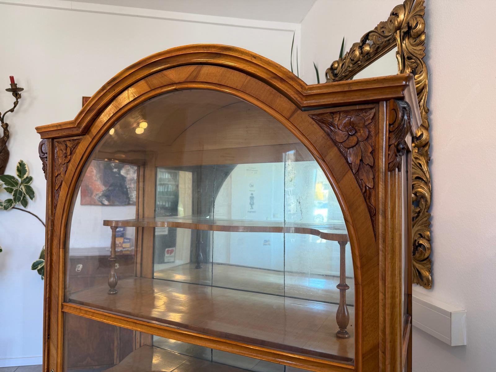 Spätbiedermeier Vitrine Bücherschrank Nussholz Original D2326