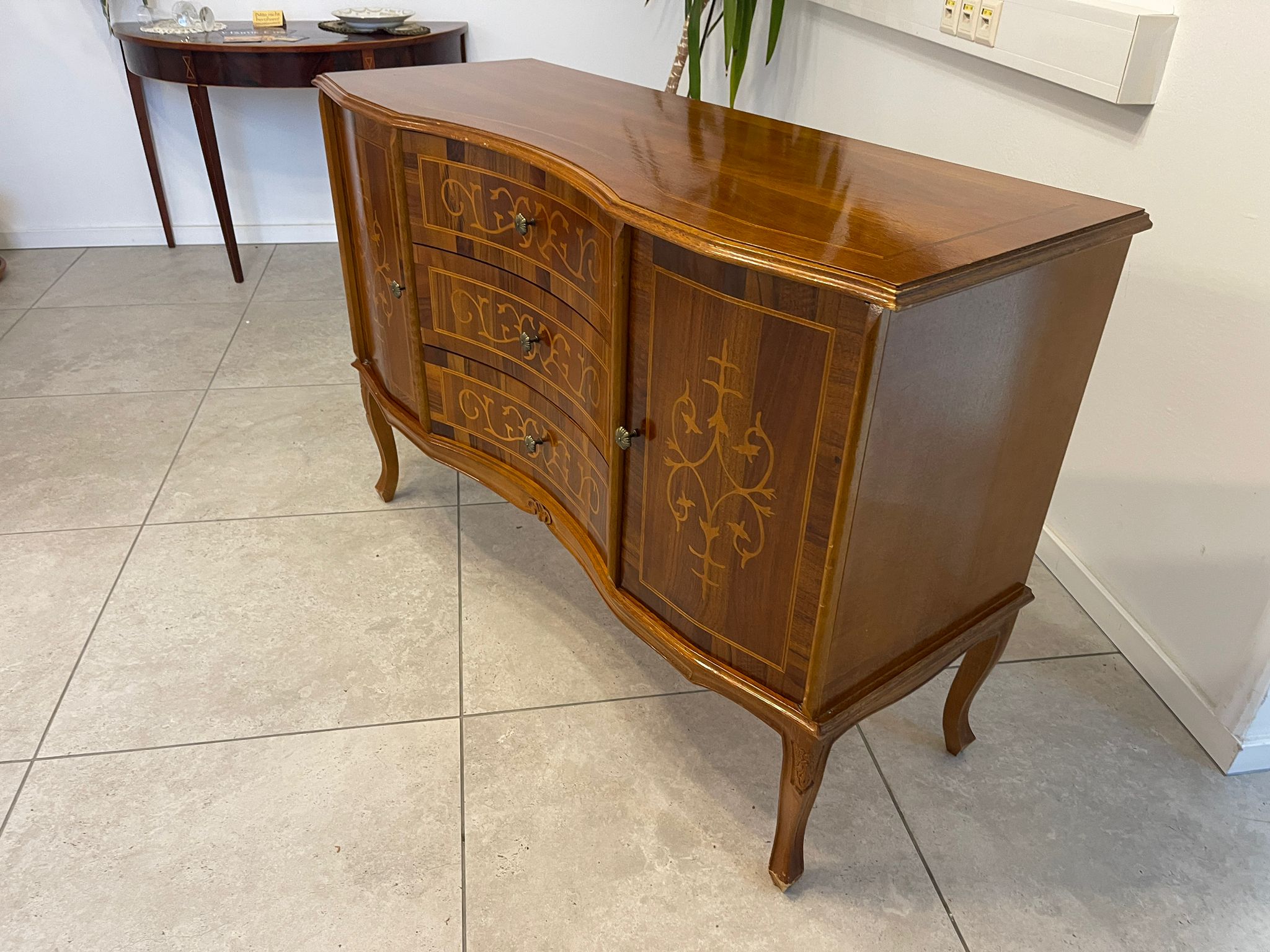 6f209a42-36b8-464b-9229-86694a798e78 Anrichte Sideboard Kommode Barockstilkommode 3 Laden Kommode A5119