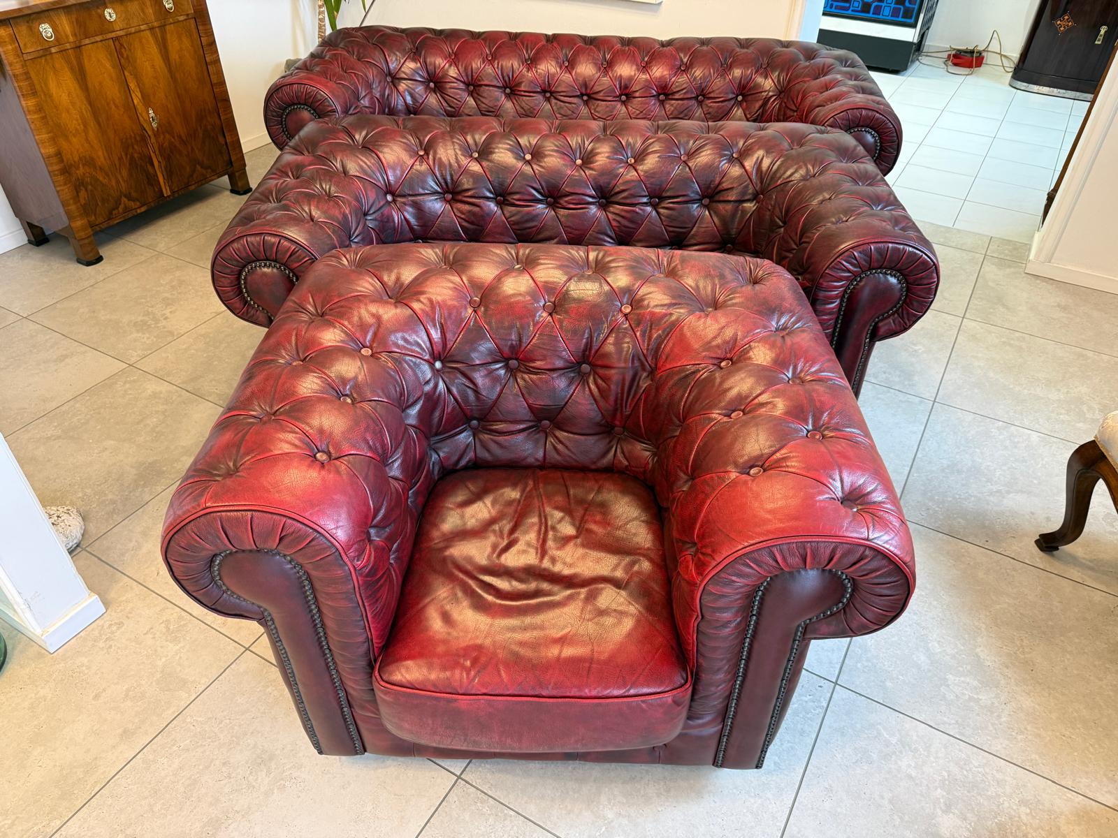 Chesterfield Ensemble 3 teilig Ledersofa Fauteuils Clubmöbel Cultmöbel D2302
