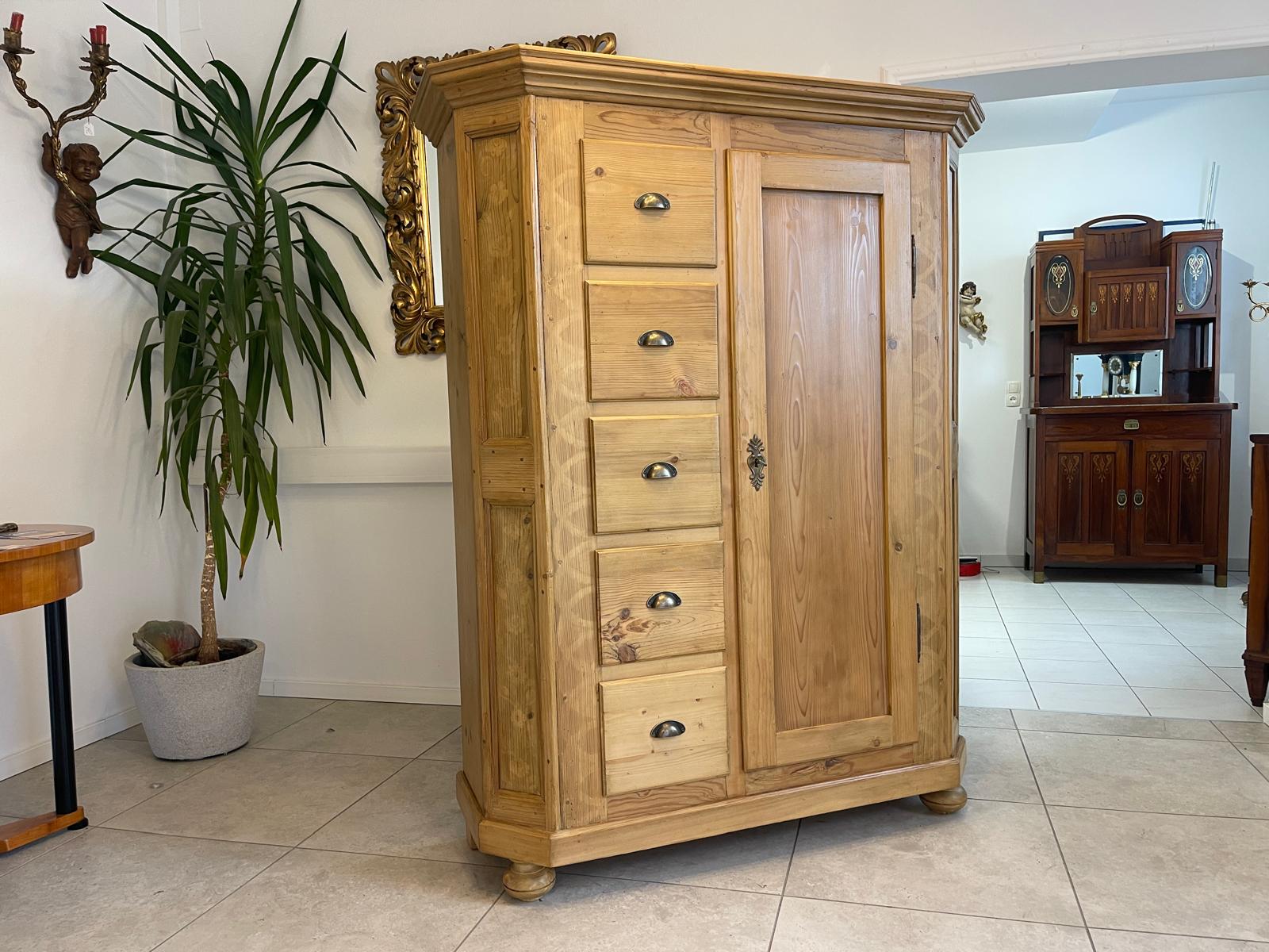 Bäuerlicher uriger Brotschrank Almerschrank Speiskasten Bauernkasten G1259